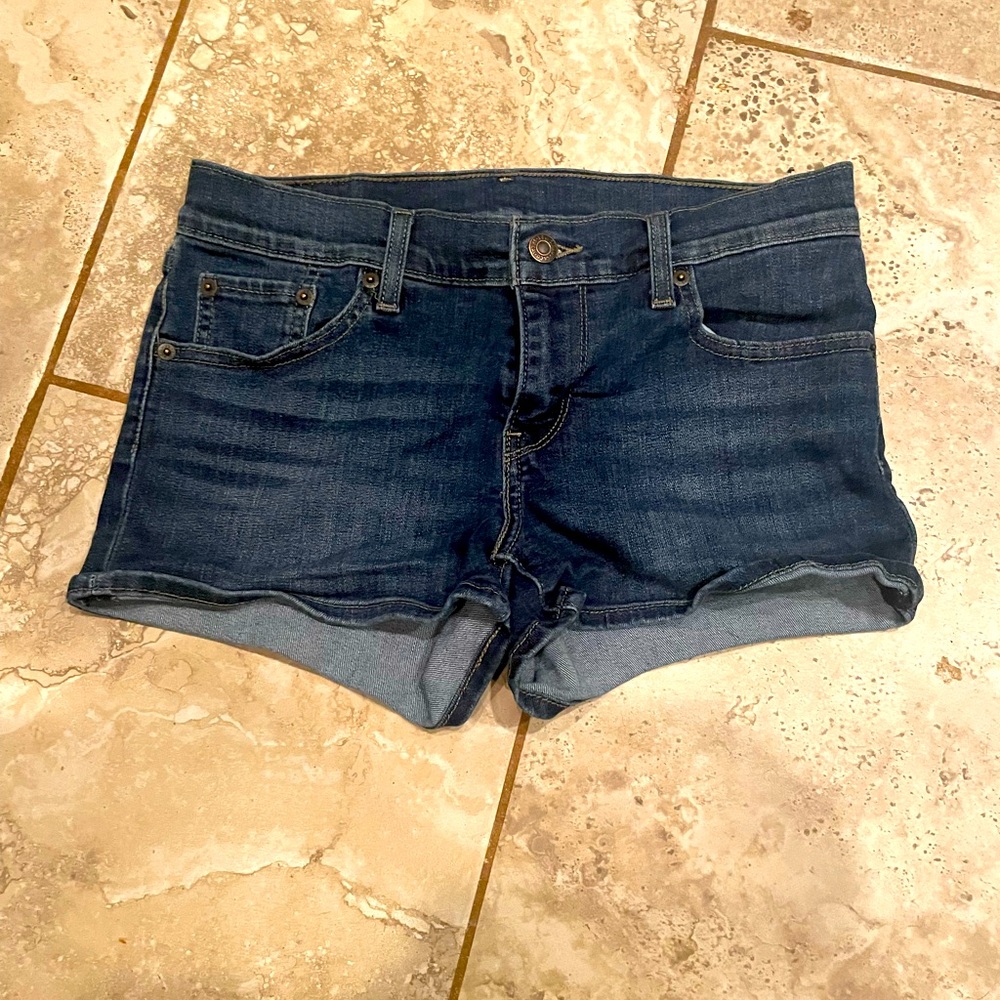 Womens low rise Levi’s dark wash shorts